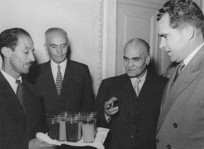 مرکز بررسی اسناد تاریخی وزارت اطلاعات سال ۱۳۸۳ کتابی منتشر کرده با عنوان «سیدحسن تقیزاده؛ به روایت اسناد ساواک». در این کتاب برچسبهای زیادی به تقیزاده درون اسناد زده شده، اما در هیچ کدام از اسناد حرفی از دزدی و رشوه و اختلاس توسط تقیزاده زده نشده است. در یکی از این گزارشها بیوگرافی از تقیزاده -در زمانی که تقیزاده رئیس مجلس سنا است- توسط رئیس رکن دوم لشگر تبریز نوشته شده که در آن آمده:
- میزان تحول و ثروت منقول و غیر منقول: ثروتی ندارد.
- اعتیادات: ندارد.
- دشمنان مهم: تودهایها.
- امیال و آرزوهای شخصی: فقط در ترقی و عظمت ایران دور میزند.
- عقاید و افکار سیاسی: مجاهدت در حفظ استقلال ایران و عظمت و سربلندی آن و آزادی ملت. طرفداری طبقه پائین و زحمتکش و فقیر و جهاد بر ضد تمام طبقات ممتاز و وقف وجود برای اصلاح حال و رفاه طبقات محروم از نعمات حیات شایسته؛ خدمت به بهبود حال اقتصادی و فرهنگ و بهداشت.
- نقاط ضعف زندگی: غرور زیاد.