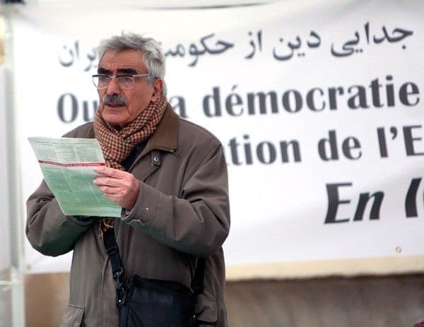 ناصر پاکدامن امروز (۳ اردیبهشت ۱۴۰۲) در سن ۹۱ سالگی در پاریس درگذشت. پاکدامن استاد اقتصاد و پژوهشگر علوماجتماعی بود که گرایش چپِ نزدیک به جبهه ملی داشت و در کانون نویسندگان ایران نیز نقش پررنگی داشت. او پس از انقلاب ۵۷، در وقایعِ انقلاب فرهنگی از دانشگاه اخراج شد و به فرانسه مهاجرت کرد و در دانشگاه پاریس مشغول به تدریس شد. پاکدامن و هما ناطق کمکیارِ ساعدی در انتشار «الفبا» بودند. «قتلِ کسروی» یکی از مهمترین کارهای پاکدامن است. کتاب «۸۲ نامه صادق هدایت به شهید نورایی» نیز با مقدمه و توضیحاتِ پاکدامن منتشر شده است.