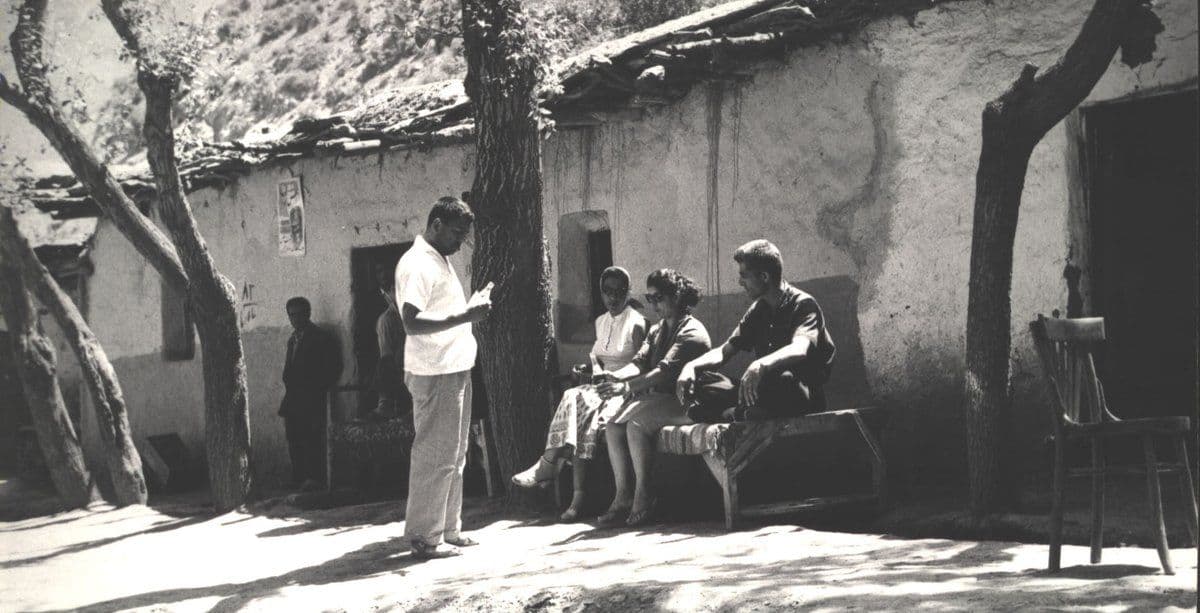 جلال آلاحمد، فخری گلستان، سیمین دانشور و ابراهیم گلستان
*سفر به شمال، خرداد ۱۳۴۰