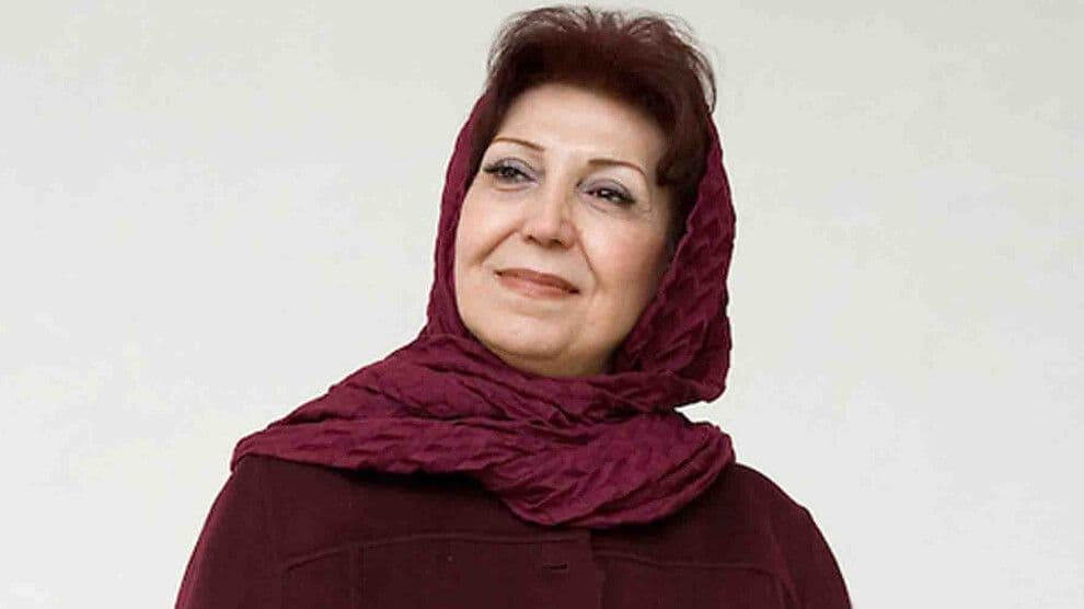 شهلا لاهیجی جامعهشناس، نویسنده و مدیر انتشارات روشنگران و مطالعات زنان امروز در سن ۸۲ سالگی درگذشت. لاهیجی فعال حقوق زنان و مدافع آزادی قلم و از منتقدان جدی سانسور بود. او سال ۱۳۶۲ انتشارات روشنگران و مطالعات زنان را تاسیس کرد و بعد از سیما کوبان (موسس انتشارات دماوند در سالِ ۱۳۶۰)، دومین ناشر زن ایرانی بهشمار میرود. از مهمترین آثار لاهیجی میتوان به پژوهشی در هویت تاریخی زنان ایران، شناخت هویت زن ایرانی در گستره پیشتاریخ و تاریخ (همراه با مهرانگیز کار) و تصویر زن در آثار بهرام بیضایی نام برد.