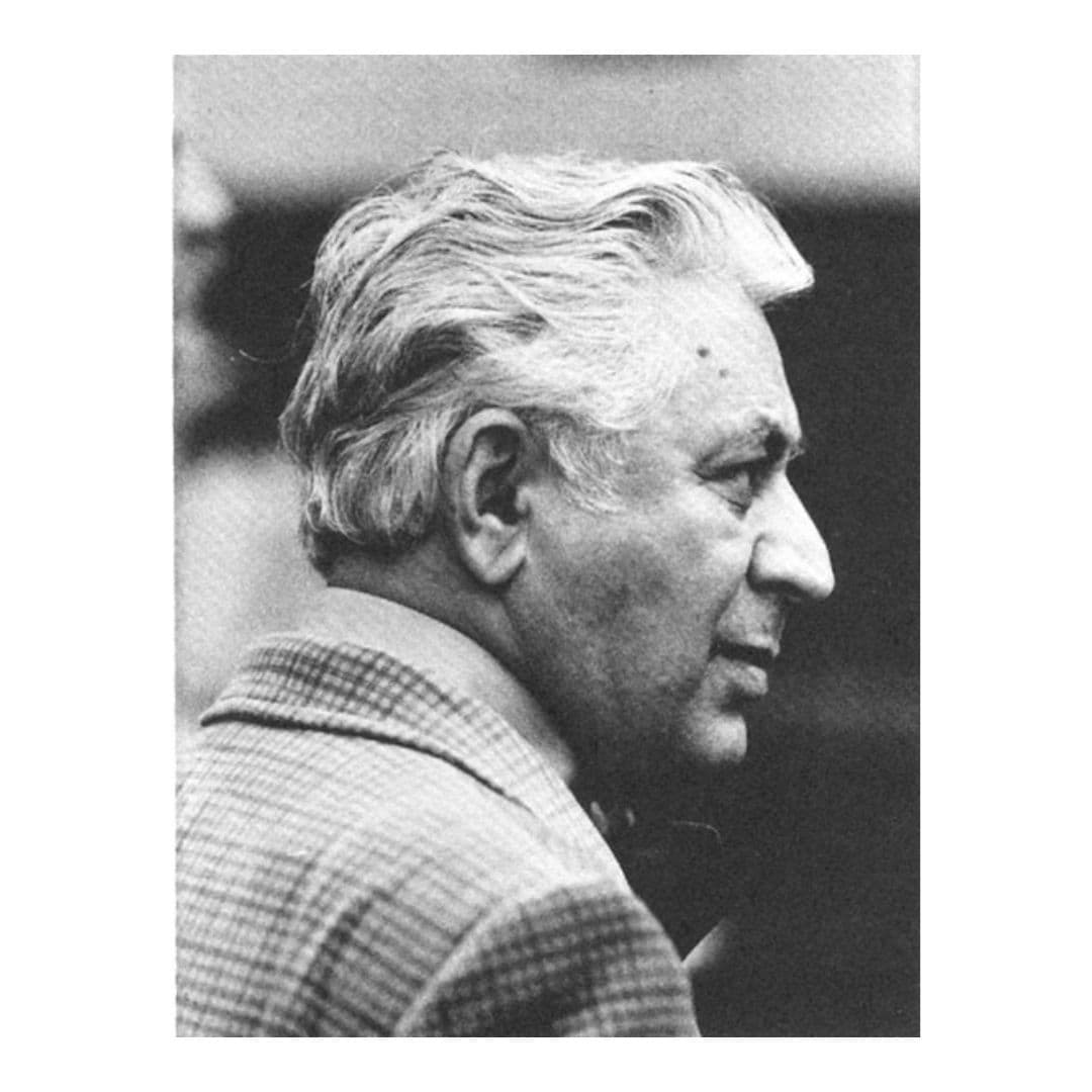 «هر کس در زندگانیاش فقط یکبار میتواند ستاره دنبالهدار را ببیند.. یکبار، فقط یکبار این دیدن در زندگی اشخاص روی میدهد. خوشبختی هم مثلِ ستاره دنبالهدار فقط یکبار در زندگی مردم پیدا میشود. بعضیها از این یکبار هم برخوردار نشدهاند».
*از داستان کوتاه «ستاره دنبالهدار» نوشته بزرگ علوی در مجموعه ورقپارههایِ زندان.
امروز ۱۳ بهمن سالروز تولد بزرگ علوی ملقب به آقا بزرگ است. بزرگ علوی در کنار جمالزاده، هدایت، چوبک و گلستان از بهترین داستاننویسانِ نوین ایران است.