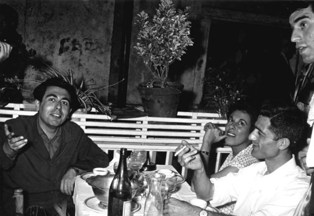 «بهمن محصص را من از سالهایِ ۳۰-۱۳۳۱ میشناسم. به معرفتی مداوم. در حضر و سفر. و این البته که محمل انسی است. اما علاوه بر این انس همینجوری هم دوستش دارم. چون گرم است. باسواد است و مهمتر از اینها، برایِ خودش فنومنی است. یک رشتیِ ایتالیایی شده! و چنین فنومنی را گمان نمیکنم هیچکس دیگر -از هیچ جایِ دیگر- و در هیچ تاریخِ دیگر دیده باشد».
*ارزیابی شتابزده، جلال آلاحمد (کتاب زمان، ۱۳۴۳).